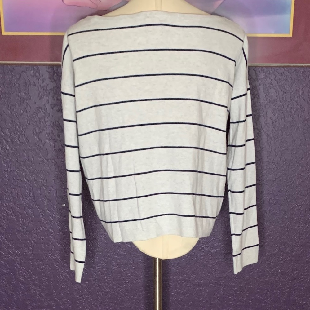 H & M BASIC TOP•SZ XS - Picture 2 of 2